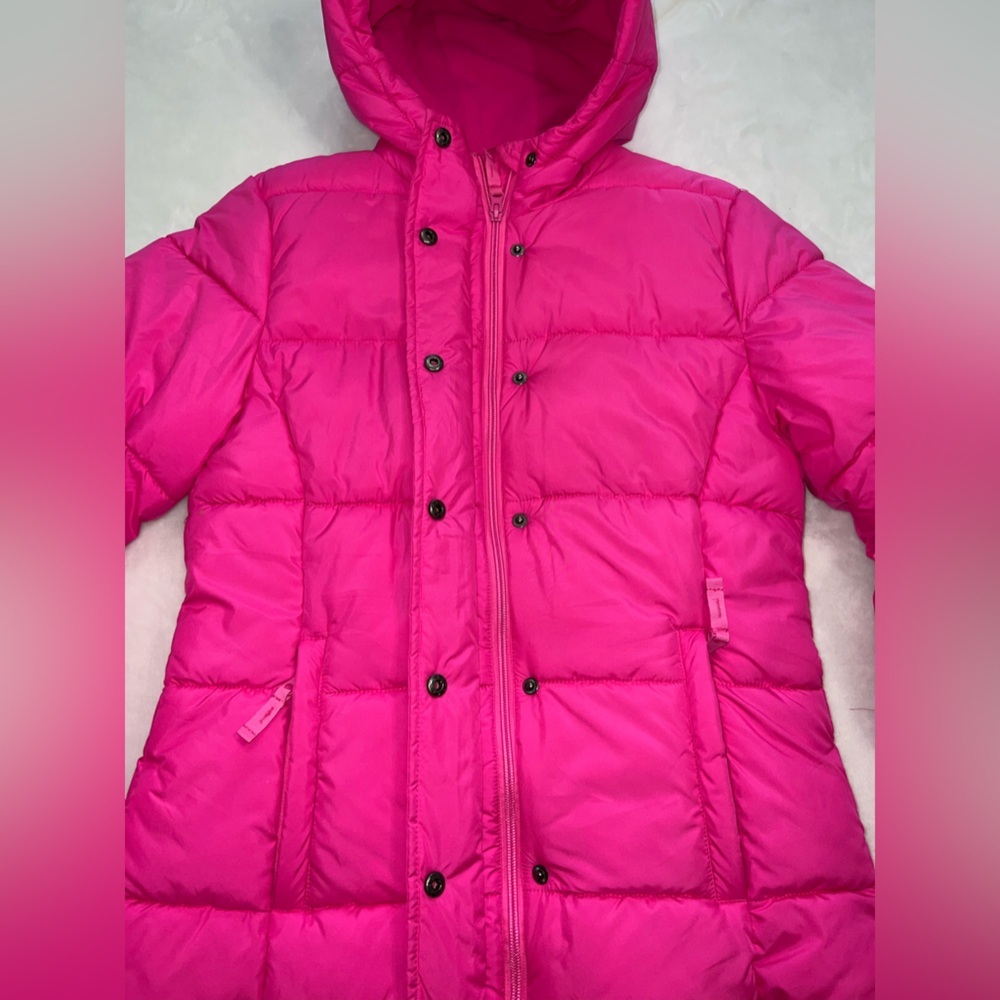 Amazon Essentials Women's Heavyweight Long-Sleeve Hooded Puffer Coat - Picture 4 of 12
